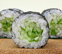 Хосомаки с огурцом