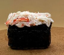 Гункан с крабом