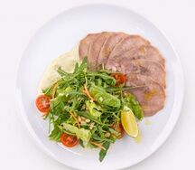 С языком и рукколой