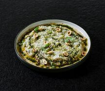 Запеченный баклажан с ореховым соусом, пармезаном и фундуком