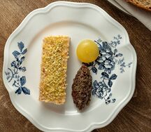 Риет из лосося с фисташками, оливками и тартином