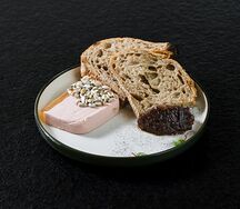 Пате из утиной печени с луком конфи