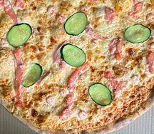 Пицца с лососем