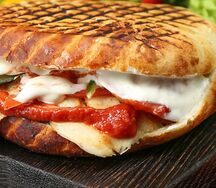 Донор острый с сыром, грибами и фри