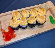 Ролл с копченым кальмаром