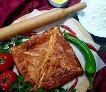 Хачапури из слоеного теста