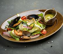 Салат с морепродуктами