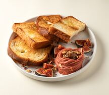 Паштет из куриной печени с инжиром и бриошью