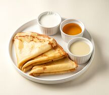 Блины со сметаной, сгущенкой, мёдом на выбор