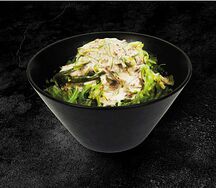 Салат с чукой и ореховым соусом