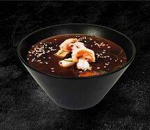 Мисо-суп с креветками и сыром тофу