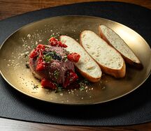 Паштет из куриной печени  со свежей клубникой  и орехами
