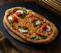 Маргарита с моцареллой и базиликом