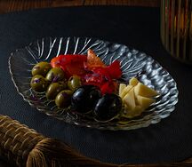Оливки, маслины, маринованные перцы, пармезан