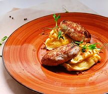 Картофельное или гороховое пюре с куриной котлетой