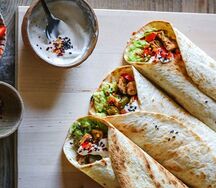 Шаурма острая в сырном лаваше с халапеньо