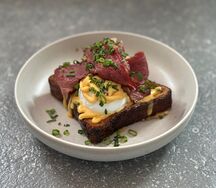 Пашот Бенедикт с пастрами