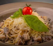 Паста с курицей и грибами