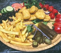 Обед с куриными наггетсами