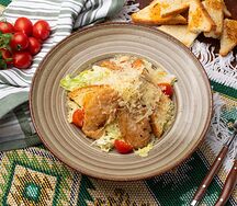 Салат Цезарь с курицей