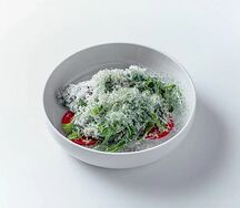 Салат с языком и руколой