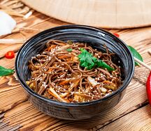 Соба (гречневая) с овощами