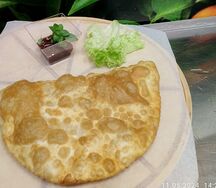 Чебурек с ветчиной и сыр
