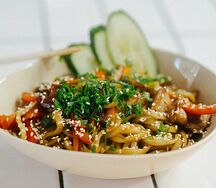 Удон с говядиной и овощами