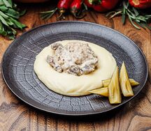 Бефстроганов с картофельным пюре