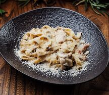 Феттуччине с курицей и грибами в сливочном соусе