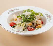 Салат Цезарь с креветками 