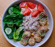 Мясной боул с фрикадельками