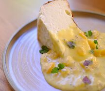 Чизкейк с манговым соусом