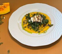 Карпаччо из тыквы со страчателлой и семечками