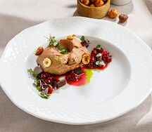 Куриный паштет с луковым мармеладом и клюквенным соусом