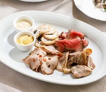 Мясные деликатесы
