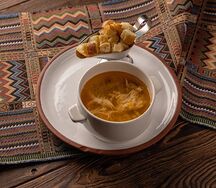 Куриная лапша с гренками