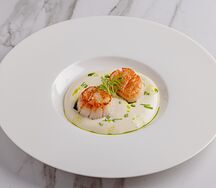 Жареные гребешки с соусом Морне