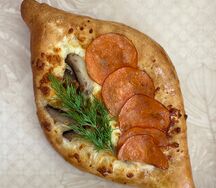 Хачапури по-аджарски с грибами и пепперони