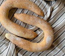 Рогалик с грецким орехом