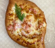 Хачапури по-аджарски с ветчиной