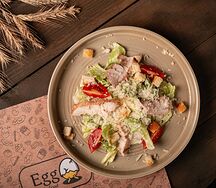 Салат Цезарь с куриным филе су-вид