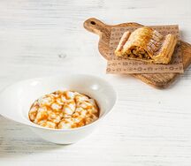 Завтрак с кашей и штруделем