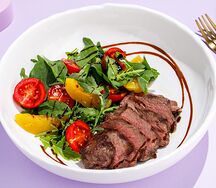 Салат с ростбифом и персиками