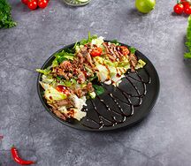 Теплый салат с говядиной