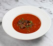 Пряный суп Монтанара с томлеными телячими щечками