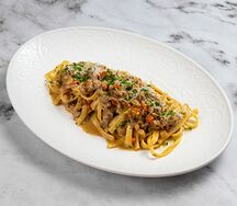 Фетучини с рагу из утки с овощами и говяжьим Жу