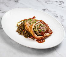 Запеченная поркетта с жареной чечевицей