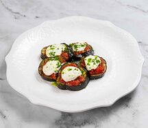 Баклажаны гриль с томатным соусом