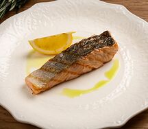 Стейк лосося на гриле